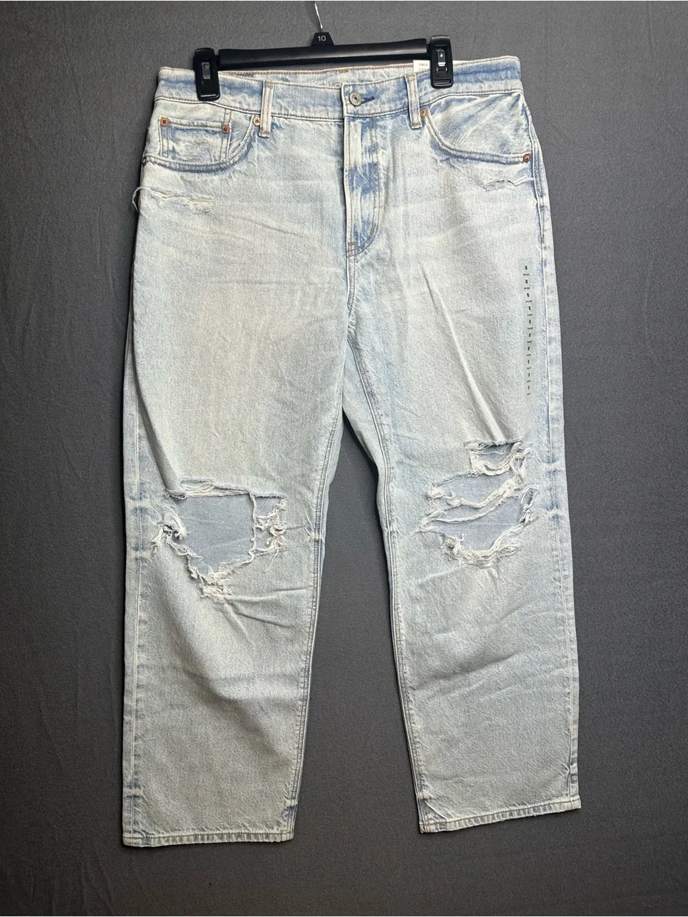 AE Strigid Low-Rise Ex-Boyfriend Jean Size 8 Short (NWT)